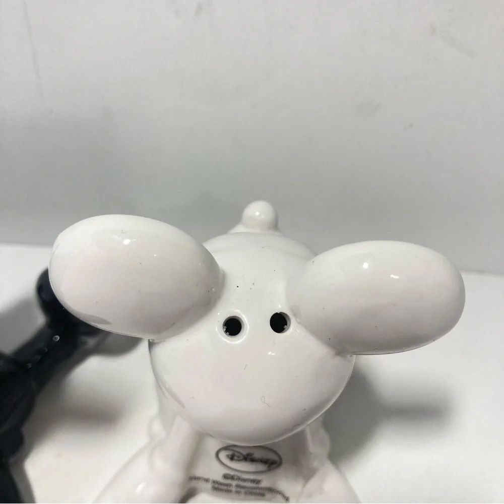 DISNEY Mickey Mouse Figurines Black White Salt and Pepper Shaker Set